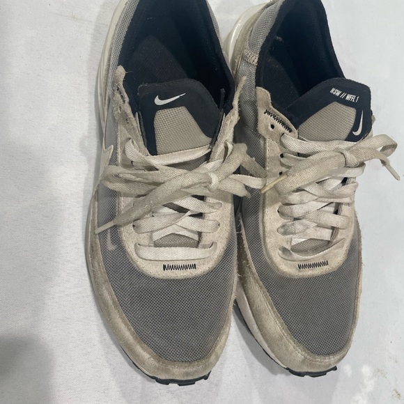 Nike Men's Black and White Sneakers - Picture 3 of 5